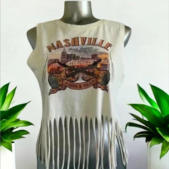 🆕Nashville Crop Top with Cut Out and Fringe - Picture 1 of 14